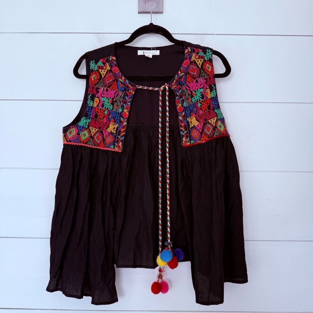 Nylon Apparel Women’s Medium Boutique Aztec Tassel Vest Embroidered Shirt